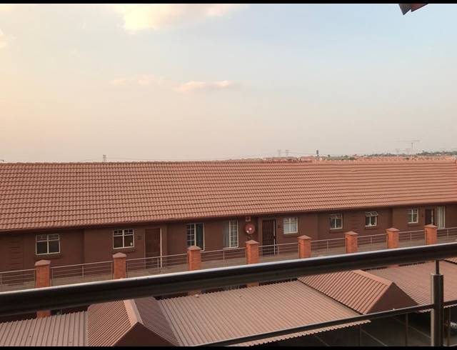 2 BEDROOM TOWNHOUSE RENTED IN KOSMOSDAL
